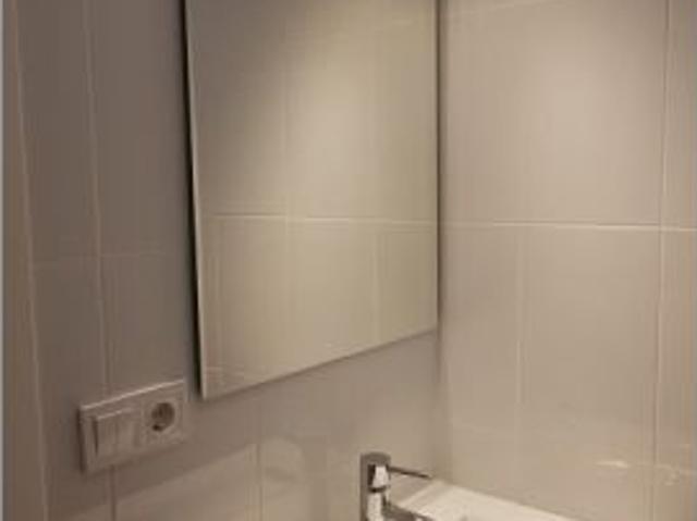 Se alquila habitación en piso compartido de 6 habitaciones en Palomeras Bajas