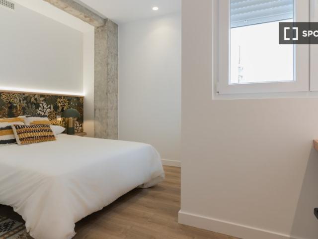 Se alquila habitación en piso compartido de 6 habitaciones en San Andrés