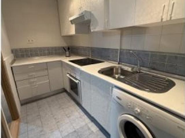 Se alquila habitación en piso compartido de 6 habitaciones en Trafalgar, gastos incluidos