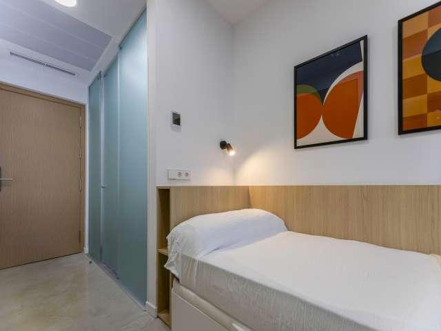 Se alquila habitación en piso compartido de 70 habitaciones en Moncada