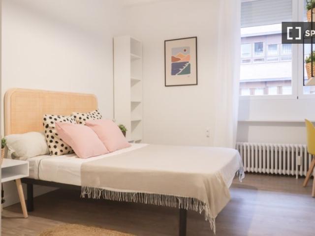 Se alquila habitación en piso compartido de 7 habitaciones en Madrid