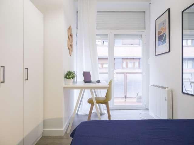 Se alquila habitación en piso compartido de 7 habitaciones en Madrid