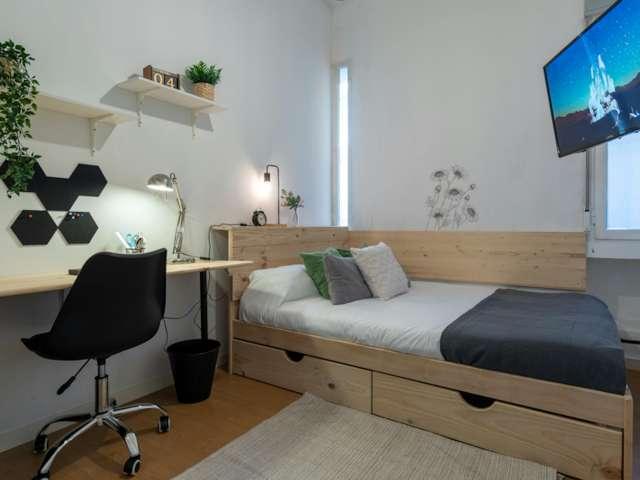 Se alquila habitación en piso compartido de 7 habitaciones en Gaztambide