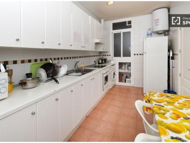 Se alquila habitación en piso compartido de 7 habitaciones en Gaztambide