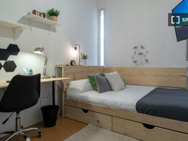 Se alquila habitación en piso compartido de 7 habitaciones en Gaztambide