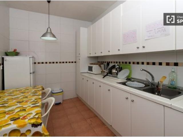 Se alquila habitación en piso compartido de 7 habitaciones en Gaztambide