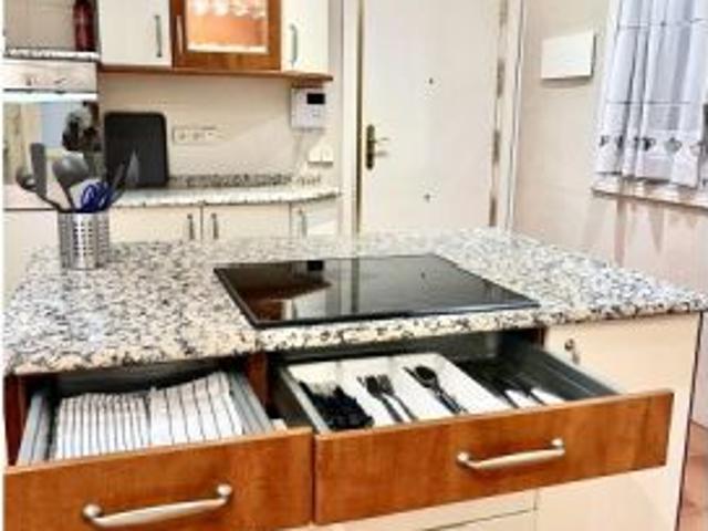 Se alquila habitación en piso compartido de 7 habitaciones en Goya, solo profesionales y estudiantes