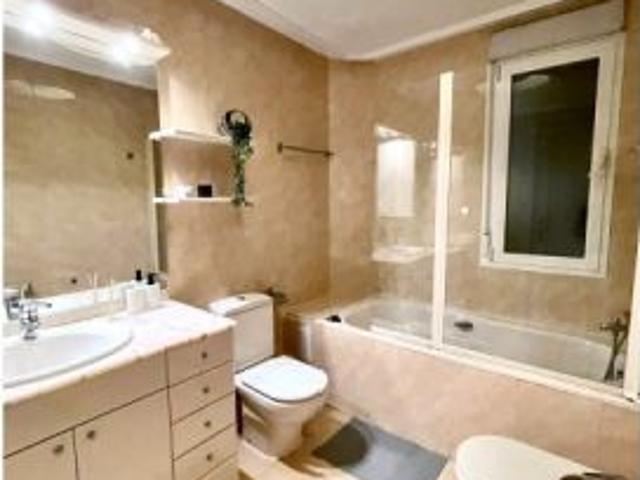 Se alquila habitación en piso compartido de 7 habitaciones en Goya, solo profesionales y estudiantes