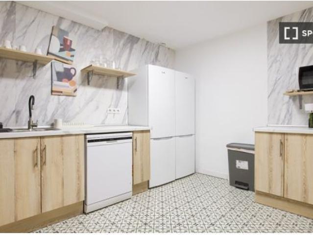 Se alquila habitación en piso compartido de 7 habitaciones en Piovera, todos los gastos incluidos