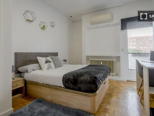 Se alquila habitación en piso compartido de 8 habitaciones en Almenara, todos los gastos incluidos