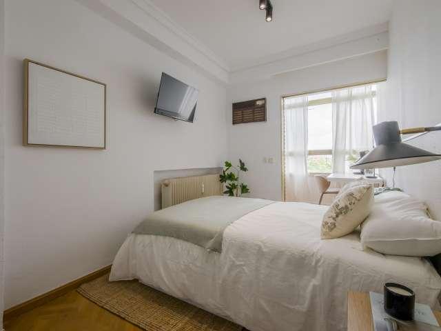 Se alquila habitación en piso compartido de 8 habitaciones en Ciudad Jardín
