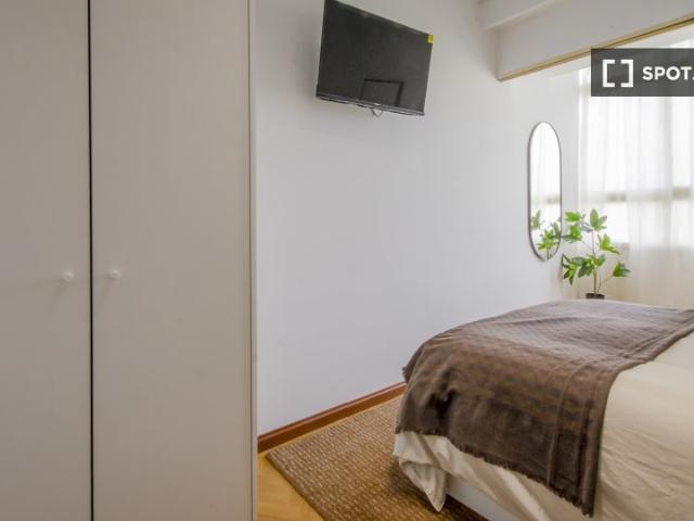 Se alquila habitación en piso compartido de 8 habitaciones en Ciudad Jardín