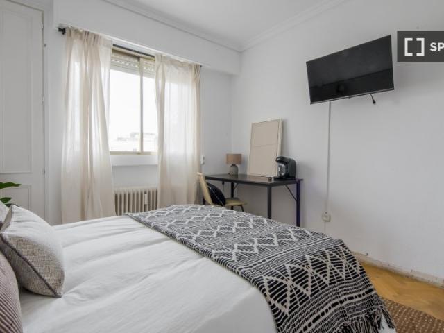 Se alquila habitación en piso compartido de 8 habitaciones en Ciudad Jardín