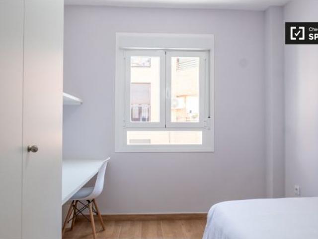 Se alquila habitación en piso compartido de 8 habitaciones en Getafe, solo estudiantes