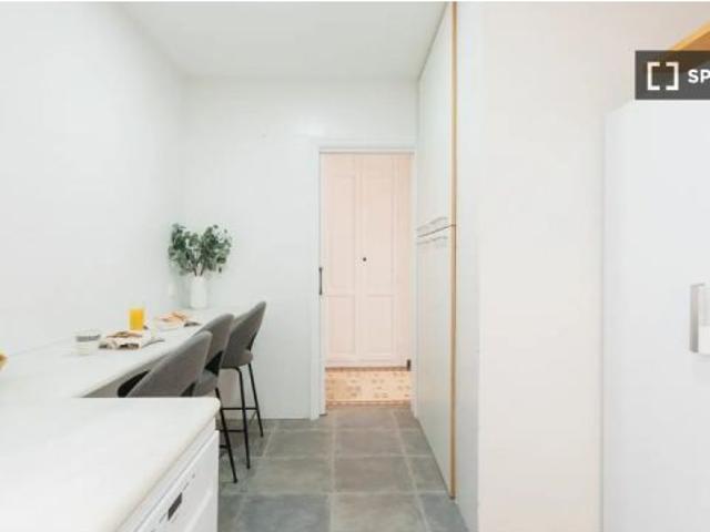 Se alquila habitación en piso compartido de 8 habitaciones en La Gran Vía