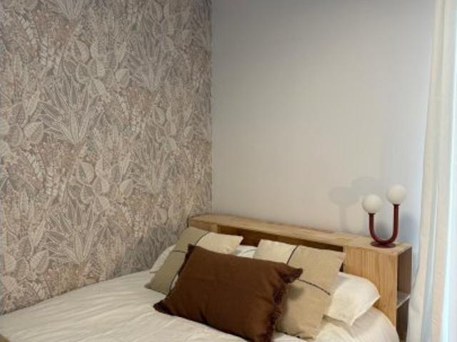 Se alquila habitación en piso compartido de 8 habitaciones en Ríos Rosas