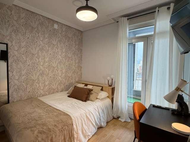 Se alquila habitación en piso compartido de 8 habitaciones en Ríos Rosas