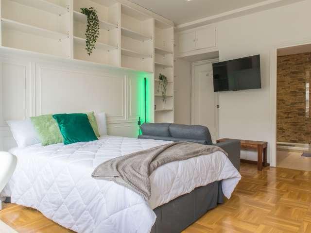 Se alquila habitación en piso compartido de 9 habitaciones en Gaztambide