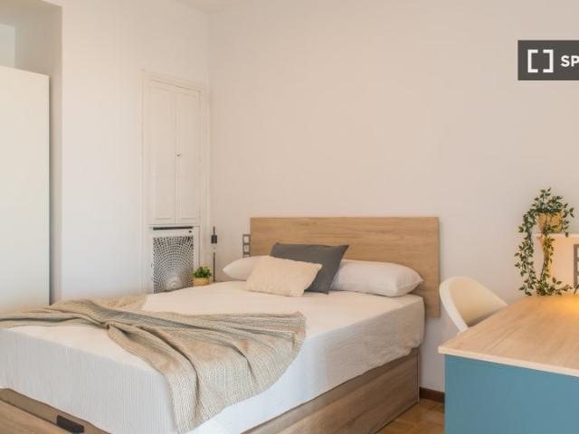 Se alquila habitación en piso compartido de 9 habitaciones en Gaztambide