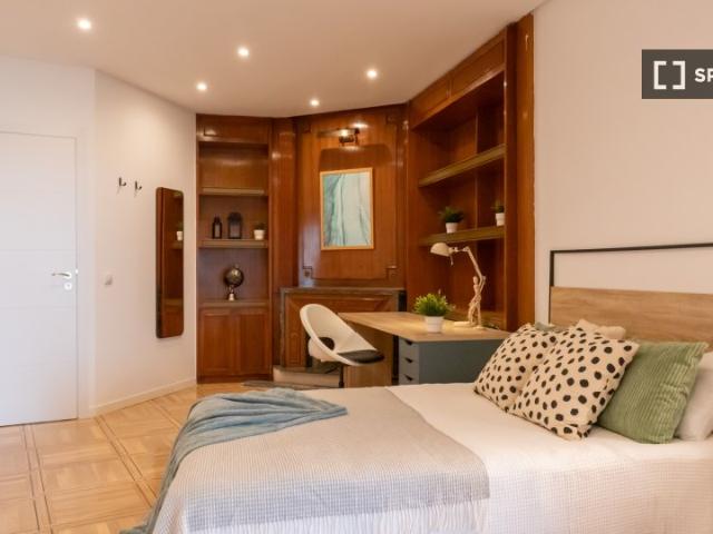 Se alquila habitación en piso compartido de 9 habitaciones en Gaztambide