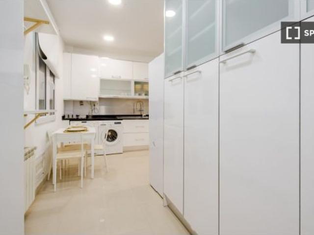 Se alquila habitación en piso compartido de 9 habitaciones en Recoletos