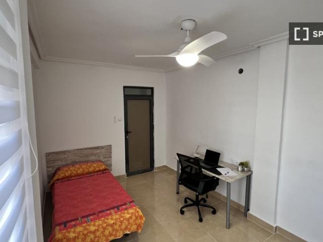 Se alquila habitación en piso compartido, Elche