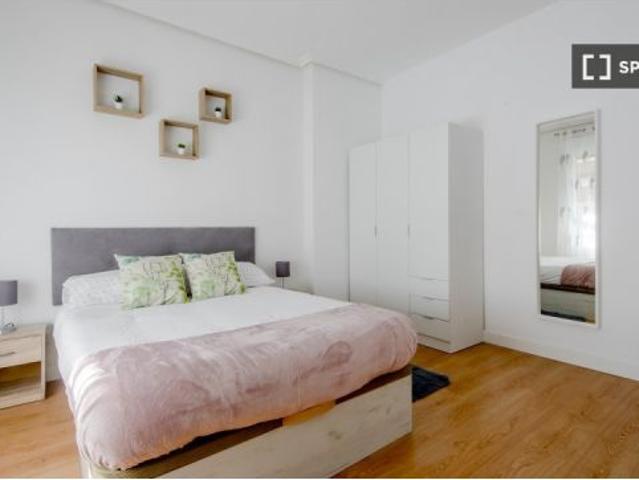 Se alquila habitación en piso compartido en Madrid