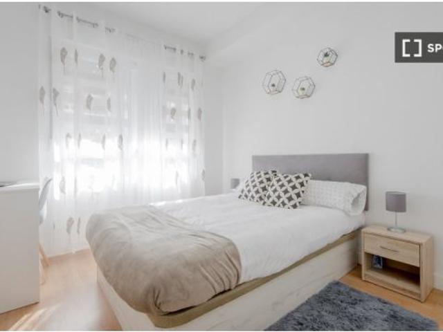 Se alquila habitación en piso compartido en Madrid