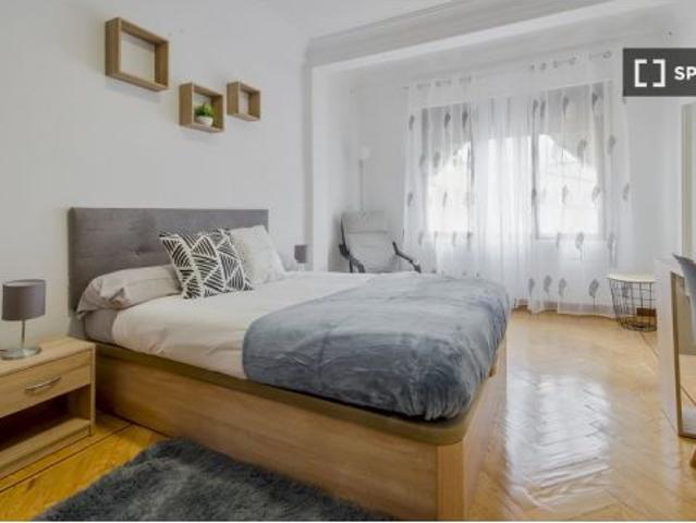 Se alquila habitación en piso compartido en Madrid