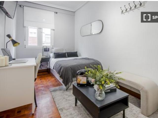 Se alquila habitación en piso compartido en Madrid