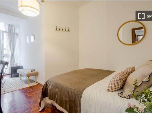 Se alquila habitación en piso compartido en Madrid
