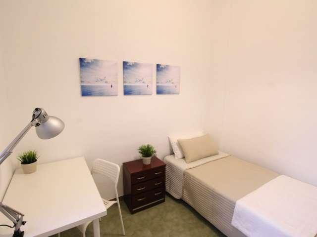Habitación en piso compartido en alquiler en Comillas, Madrid