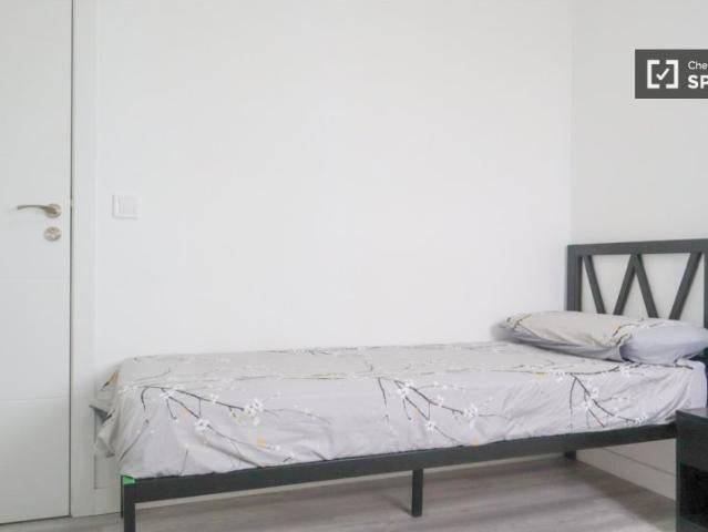 Se alquila habitación en piso compartido en Madrid