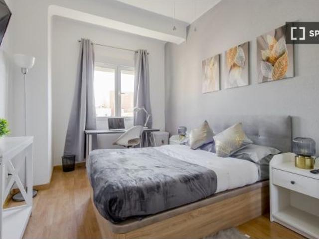 Se alquila habitación en piso compartido en Madrid
