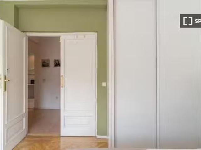 Se alquila habitación en piso compartido en Avenida de América