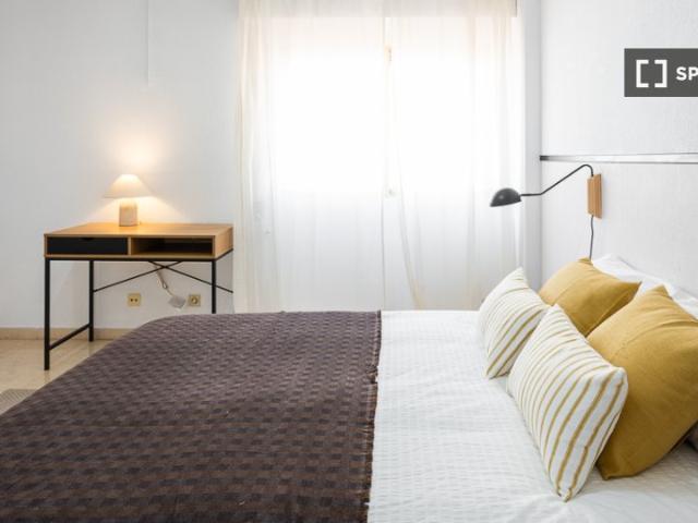 Se alquila habitación en piso compartido en Alicante