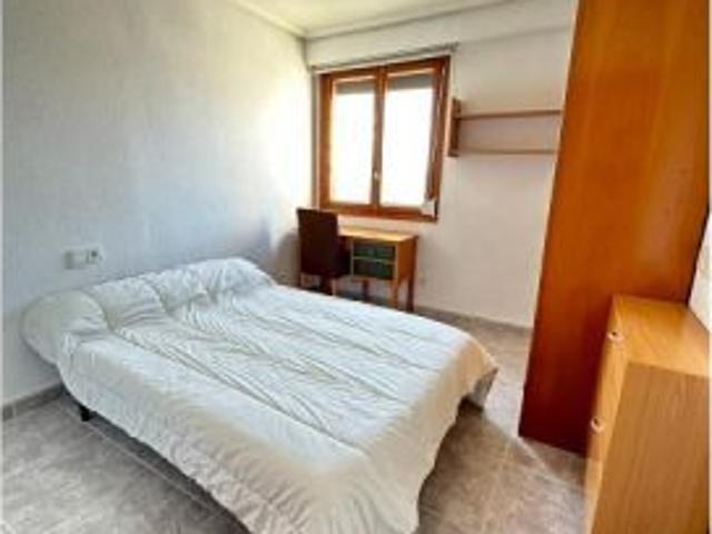Se alquila habitación en piso compartido en Alicante