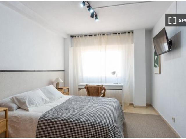 Se alquila habitación en piso compartido en Alicante