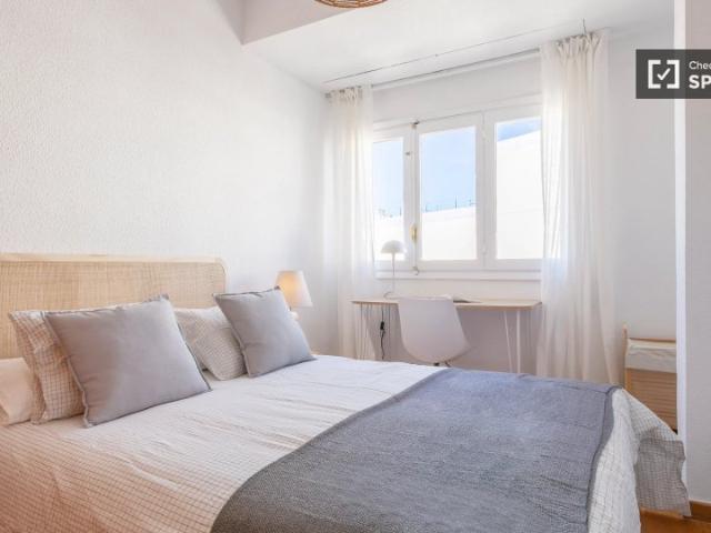 Se alquila habitación en piso compartido en Alicante