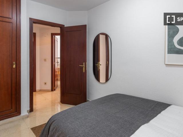 Se alquila habitación en piso compartido en Alicante