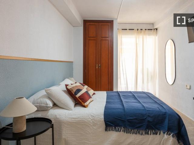 Se alquila habitación en piso compartido en Alicante