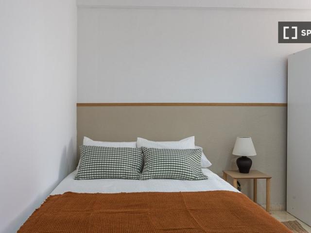 Se alquila habitación en piso compartido en Alicante
