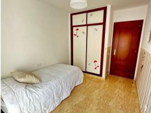 Se alquila habitación en piso compartido en Almería