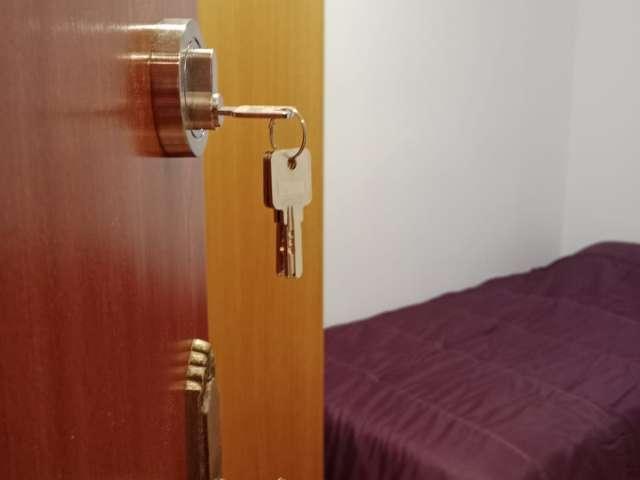 Se alquila habitación en piso compartido en Badalona