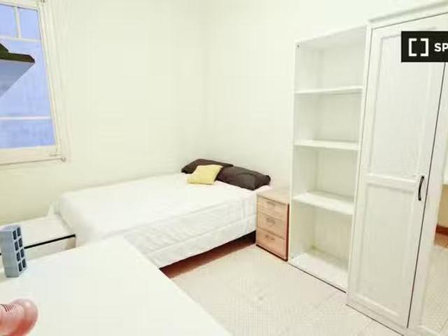 Se alquila habitación en piso compartido en Barcelona