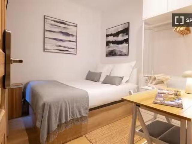 Se alquila habitación en piso compartido en Barcelona