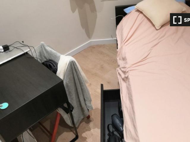 Se alquila habitación en piso compartido en Barcelona