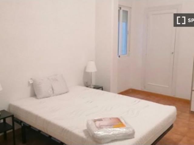 Se alquila habitación en piso compartido en Barcelona