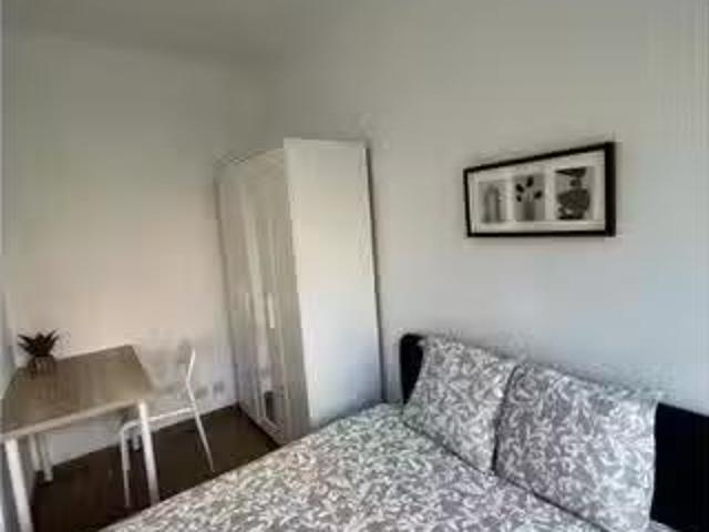 Se alquila habitación en piso compartido en Barcelona