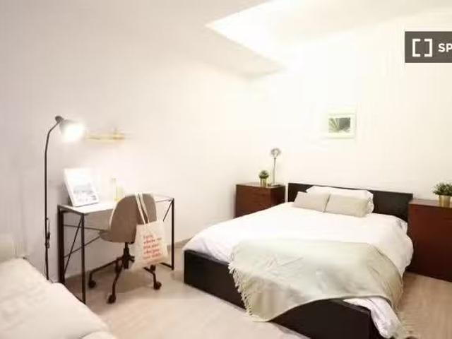 Se alquila habitación en piso compartido en Barcelona